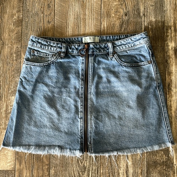 We The Free Denim Front Zip
Mini Skirt, Size 30 - Picture 2 of 13